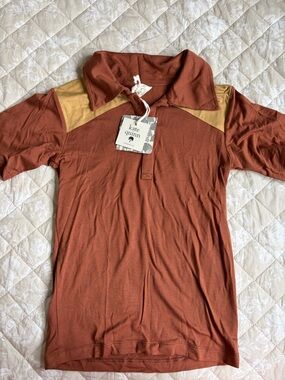 Kate Quinn Bamboo Short-Sleeve Polo Shirt in Rust with Tan Accents